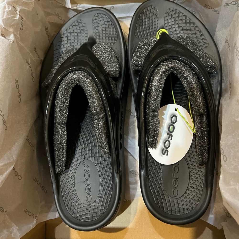 NWT still in box - OOFOS OOmega OOlala Women's Black Sandals Size 9